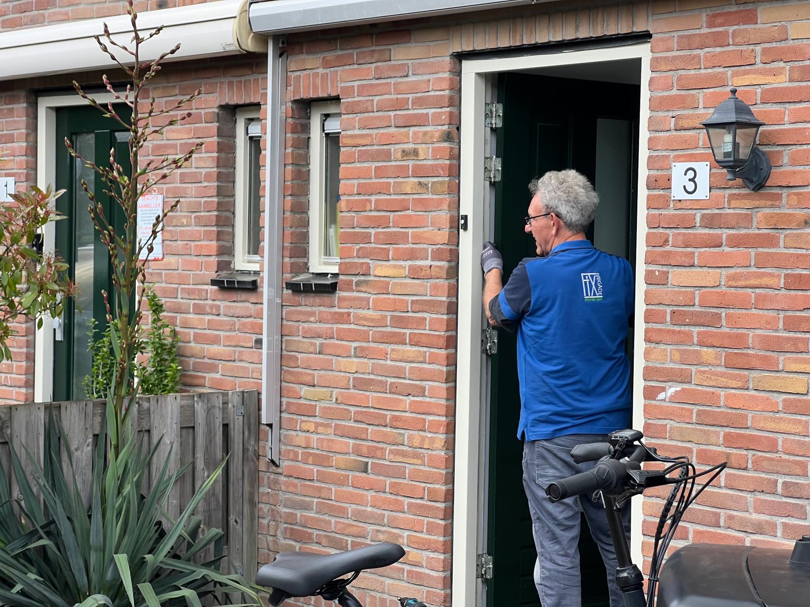 Jan aan het klussen voor fox brigade